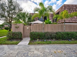 1021 10th Ct, Palm Beach Gardens, FL 33410
