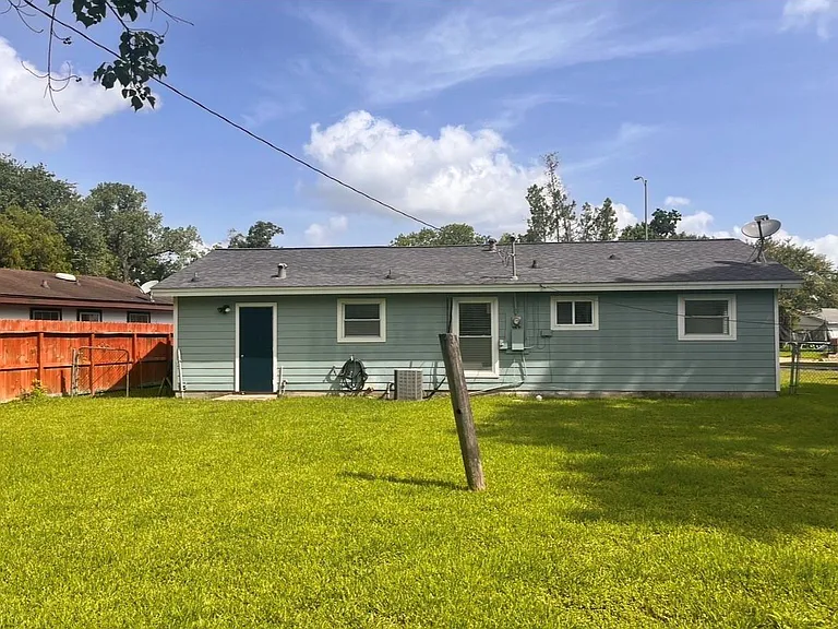 7702 Claiborne St — Photo 17