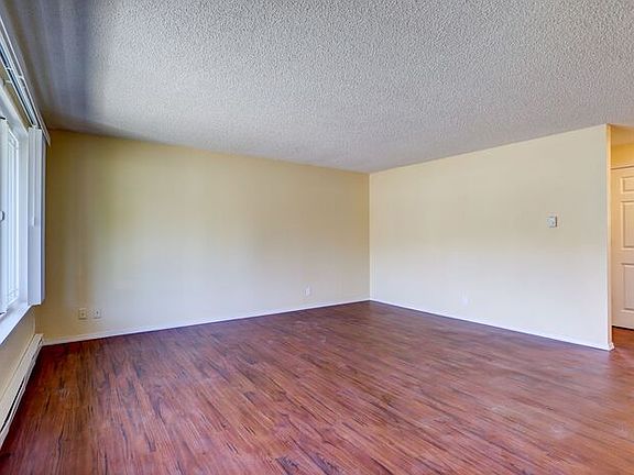 4th image of 4811 SE Boardman Ave #18
