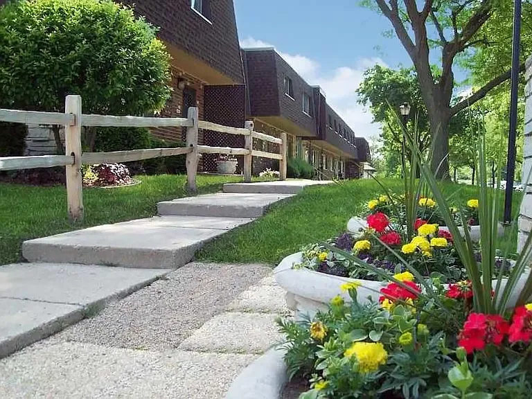 Bradley Place Townhomes — Photo 14