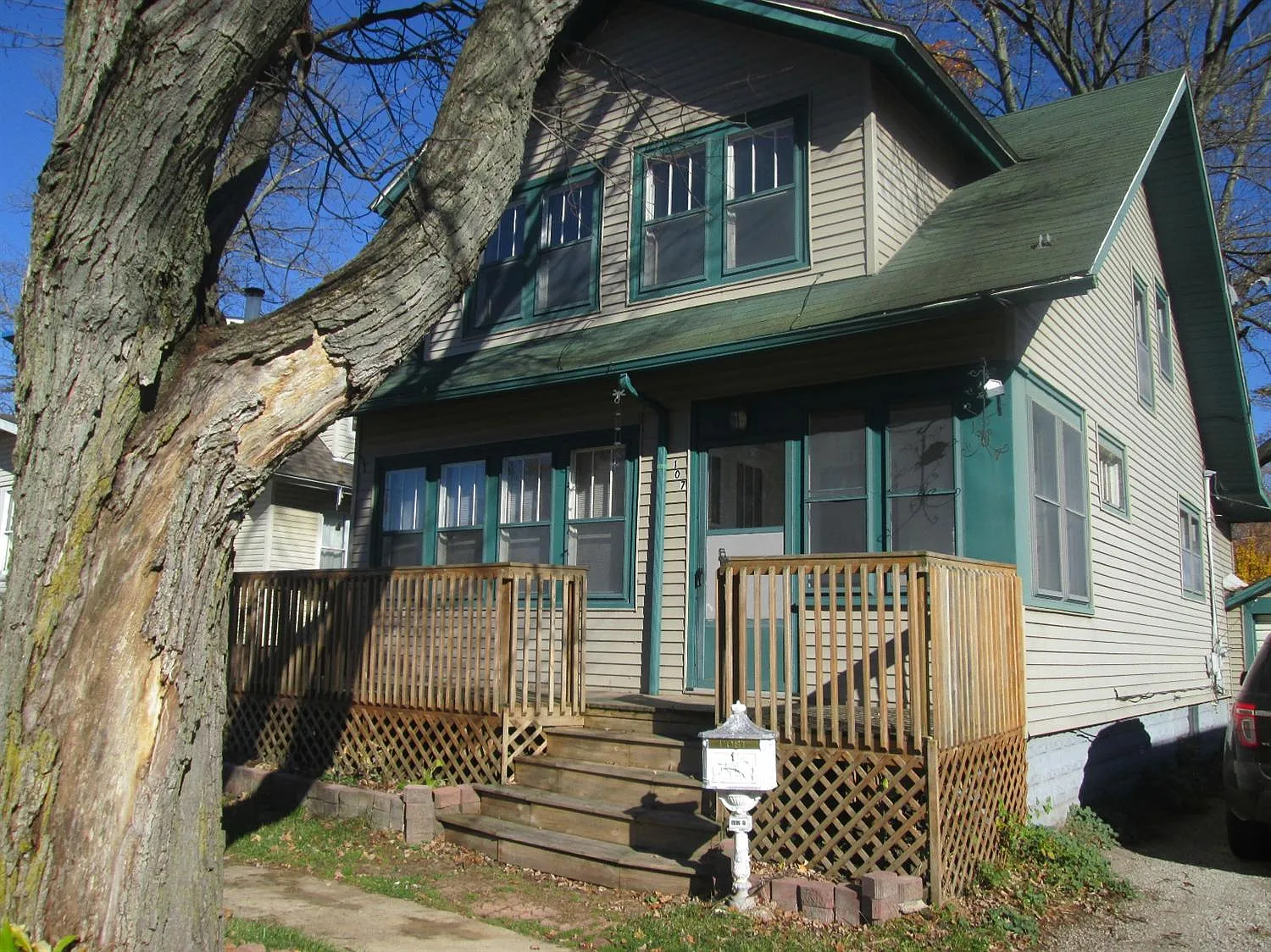 107 F St photo 1