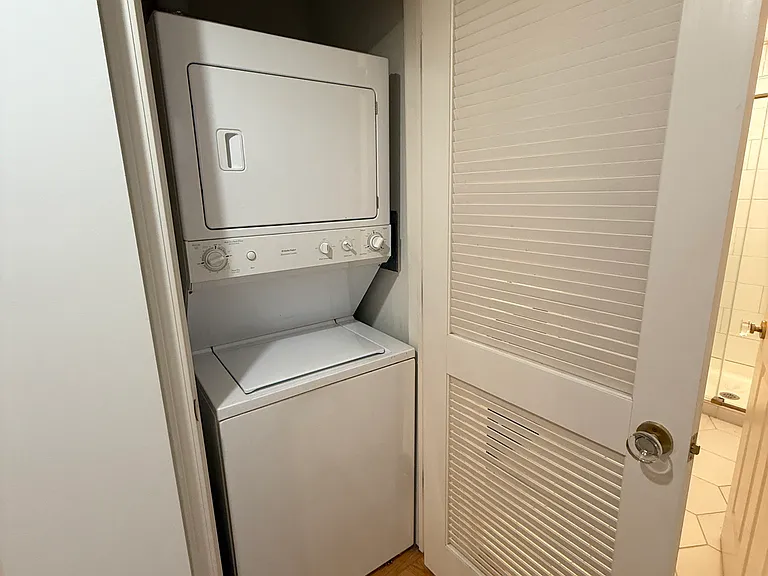 2720 W Cortland St #202 — Photo 16