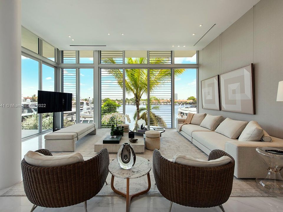 1st image of 3750 Yacht Club Dr #1