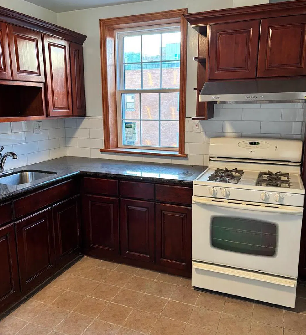1 bed, 300 sqft, $950 — Photo 3