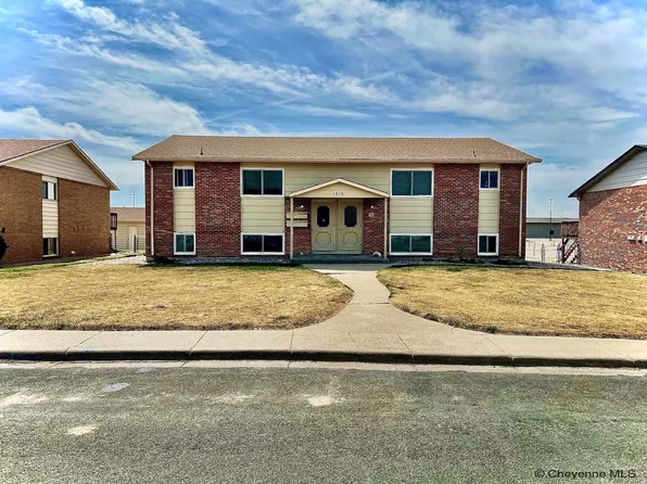 1515 Oxford Dr, Cheyenne, WY 82001