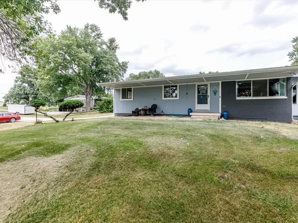 6850 NW 100th St, Johnston, IA 50131