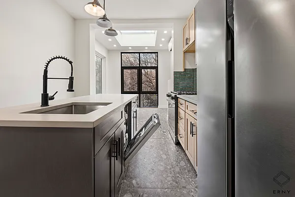 Rented by ERNY LLC | media 3