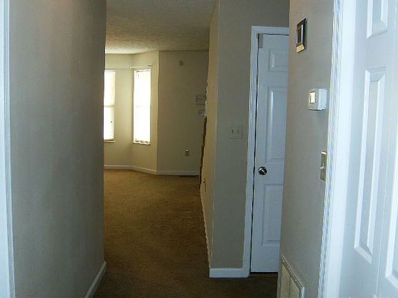 4th image of 805 Clover Leaf Dr