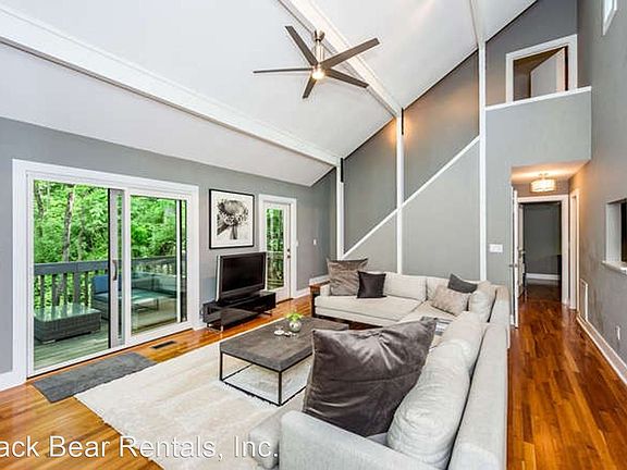 5th image of 36 Mayflower Dr