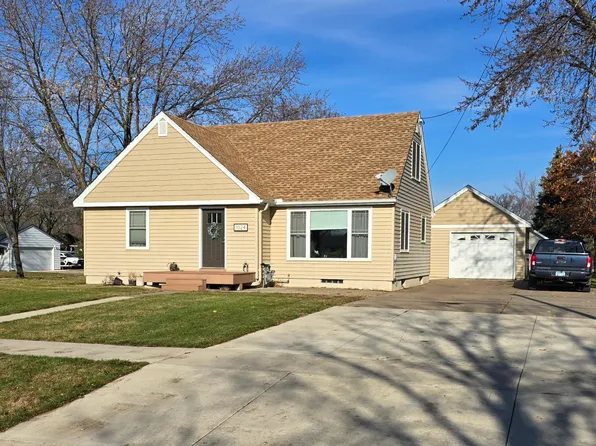 1024 Hoffman St W, Cannon Falls, MN 55009
