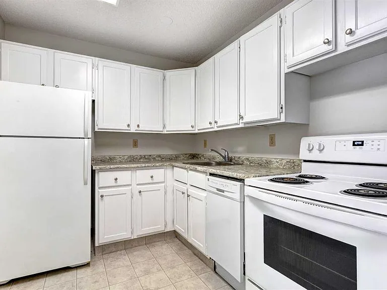 315 Southampton Dr SW #4201 — Photo 14