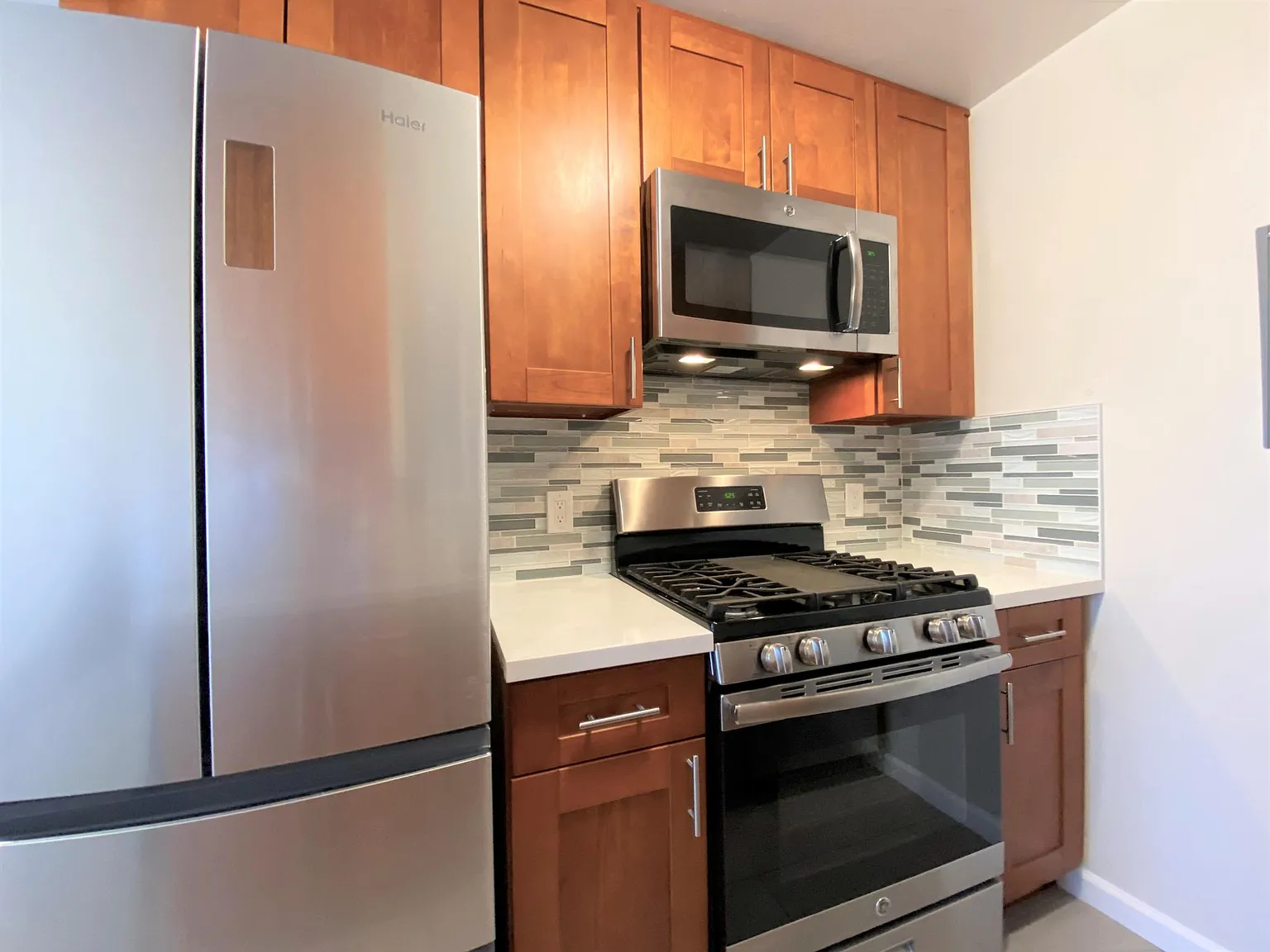 580 Geneva Ave APT 5 photo 1