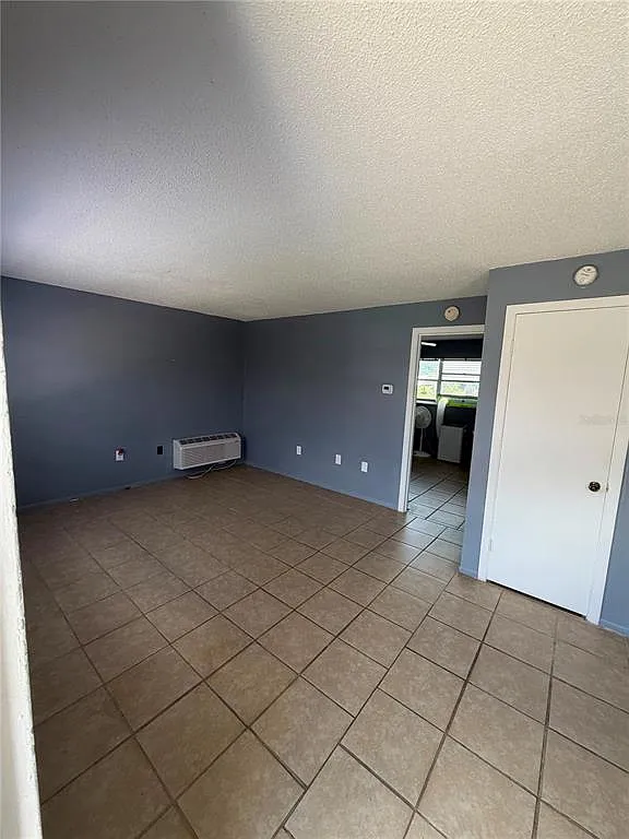 1 bed, 1.0 bath, 564 sqft, $950 — Photo 4