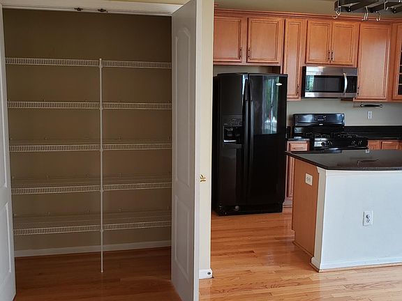 5th image of 6976 Landseer Dr
