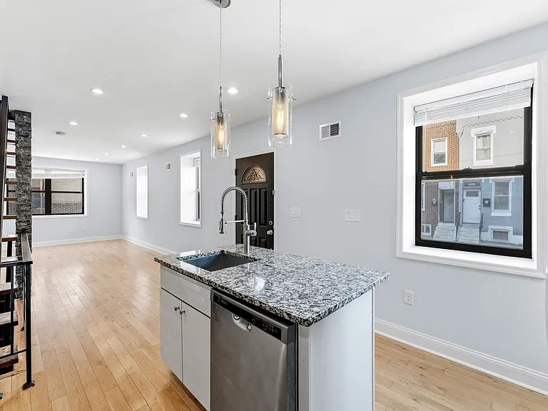 2100 Cross St — Photo 5