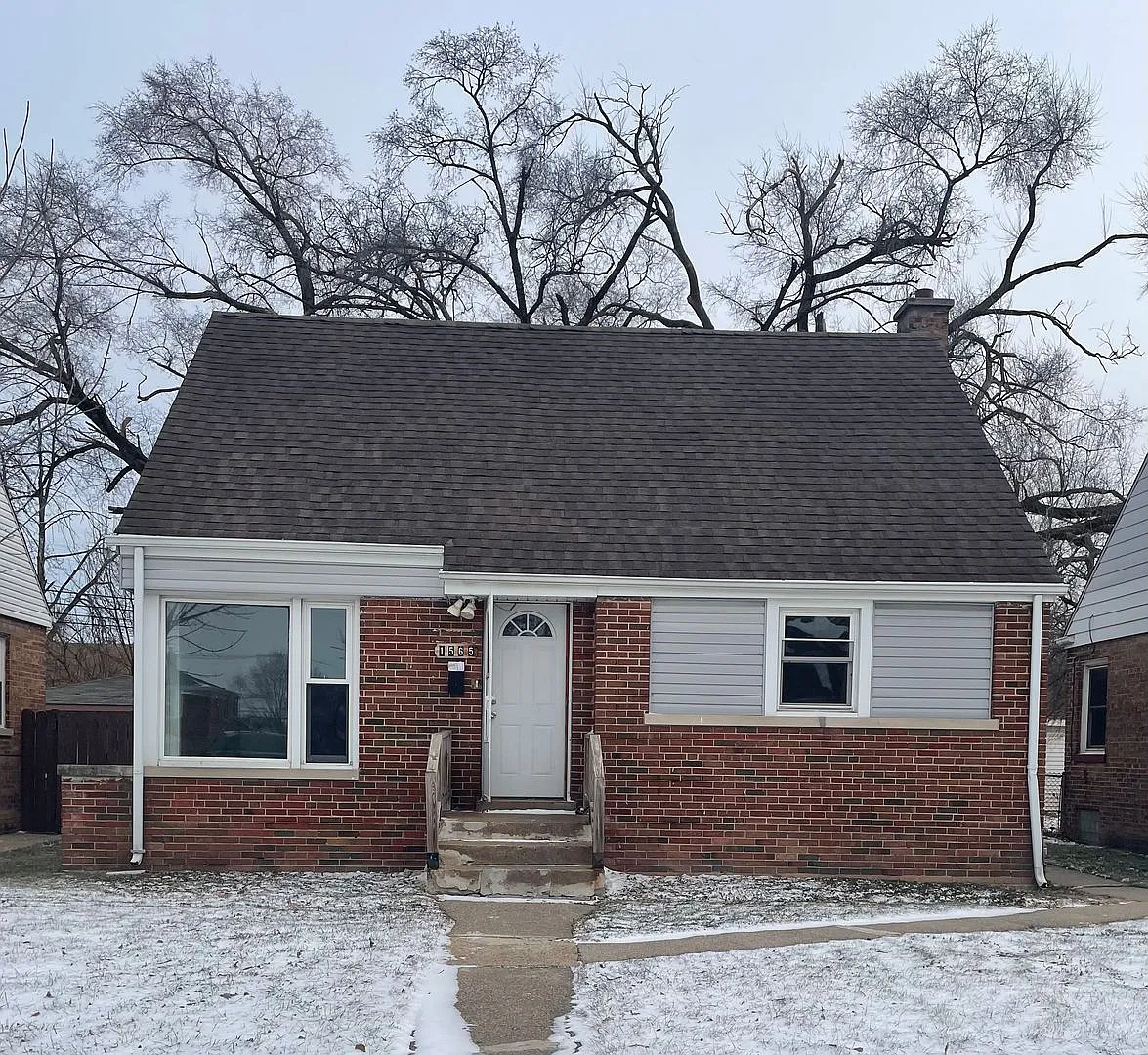 1565 Wentworth Ave photo 1