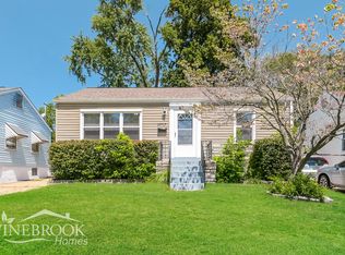 10717 Saint Xavier Ln, Saint Ann, MO 63074