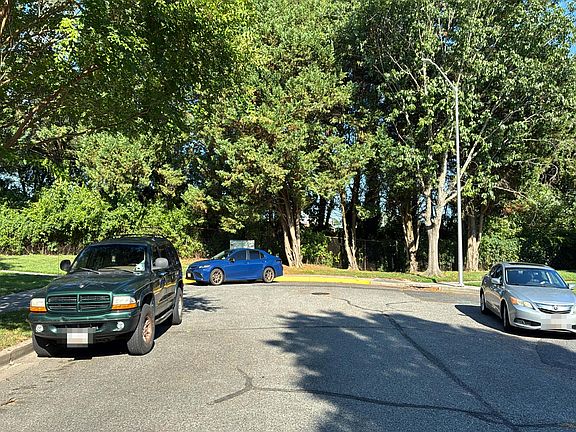 5th image of 834 Larch Way