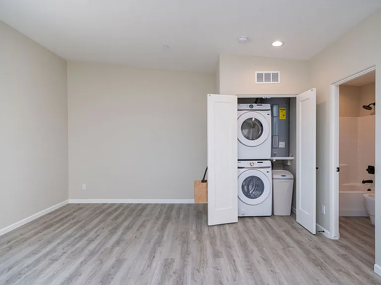 2441 McCulloch Blvd — Photo 6