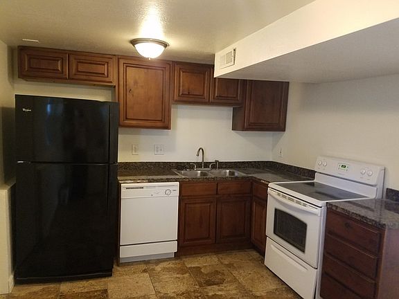 2nd image of 593 E Pali St