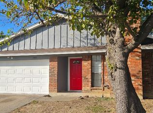 2205 Versailles Dr, Carrollton, TX 75007