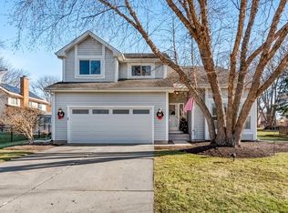 961 Ridgewood Ln, Crystal Lake, IL 60014