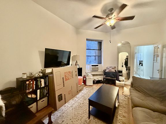 4th image of 208 W 80th St APT 2D