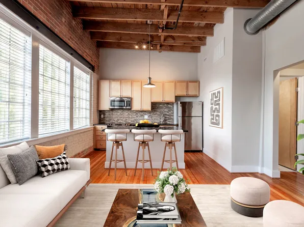 Landmark at 1700 Apartments