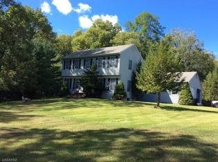 8 Jones Farm Ln, Oxford, NJ 07863