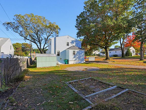 5th image of 701 Pleasant St