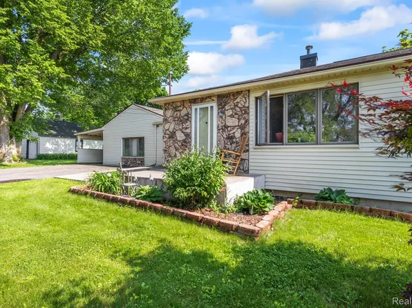 5304 E Frances Rd, Mount Morris, MI 48458