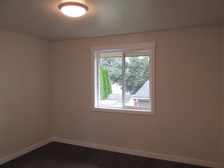 330 N Pine St — Photo 16