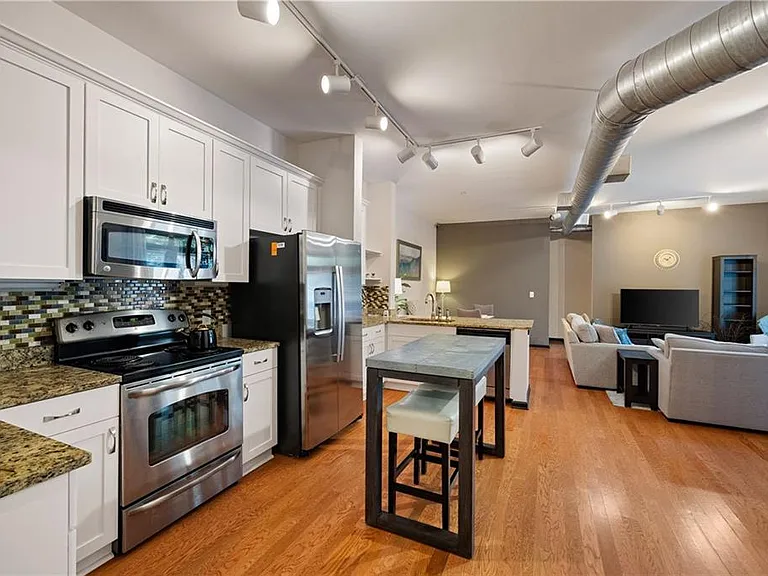 5300 Peachtree Rd #501 — Photo 6