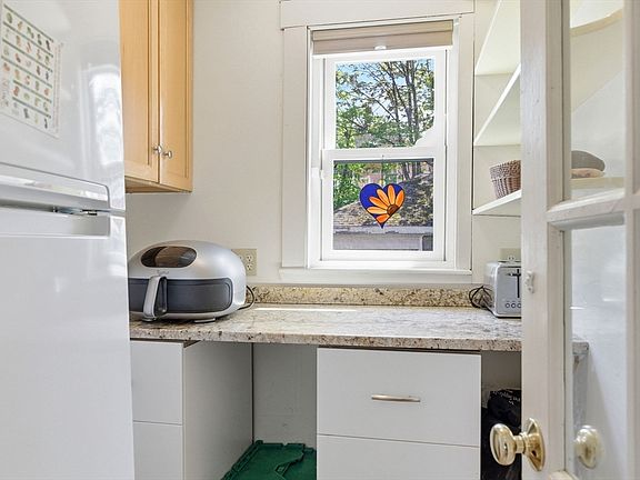 4th image of 26 Hamlet St #1