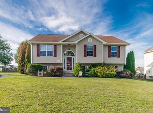 359 Oak Lee Dr, Ranson, WV 25438