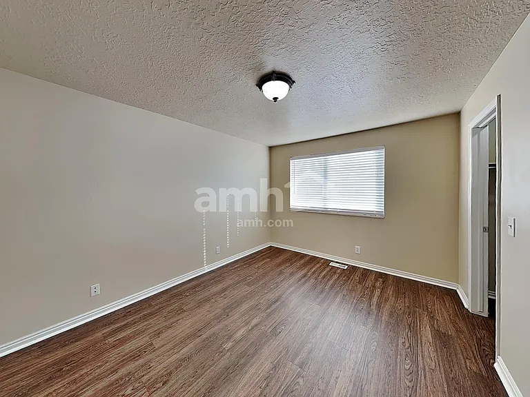 373 W 2200 N — Photo 12