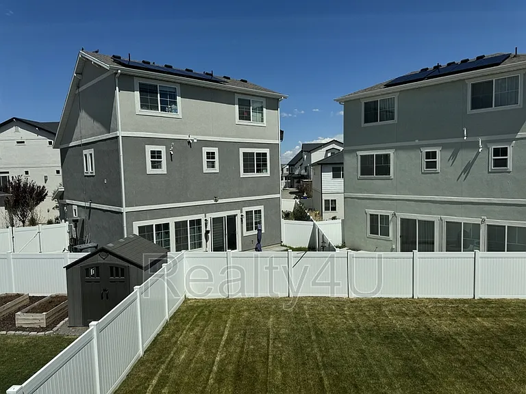 138 E Crown Point Dr — Photo 24