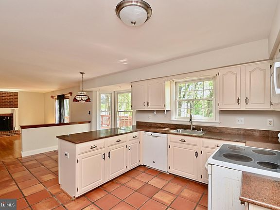 2nd image of 4405 Eaton Pl