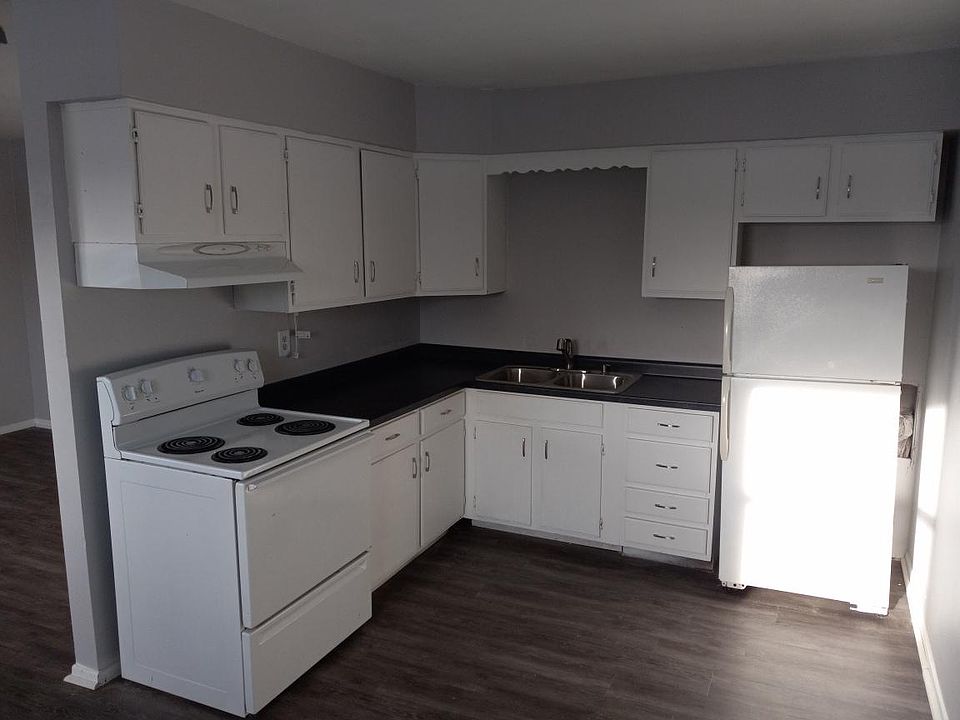 2nd image of 644 W 63rd St