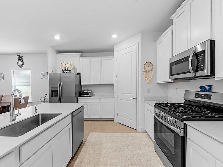 479 Kingbird Dr — Photo 7