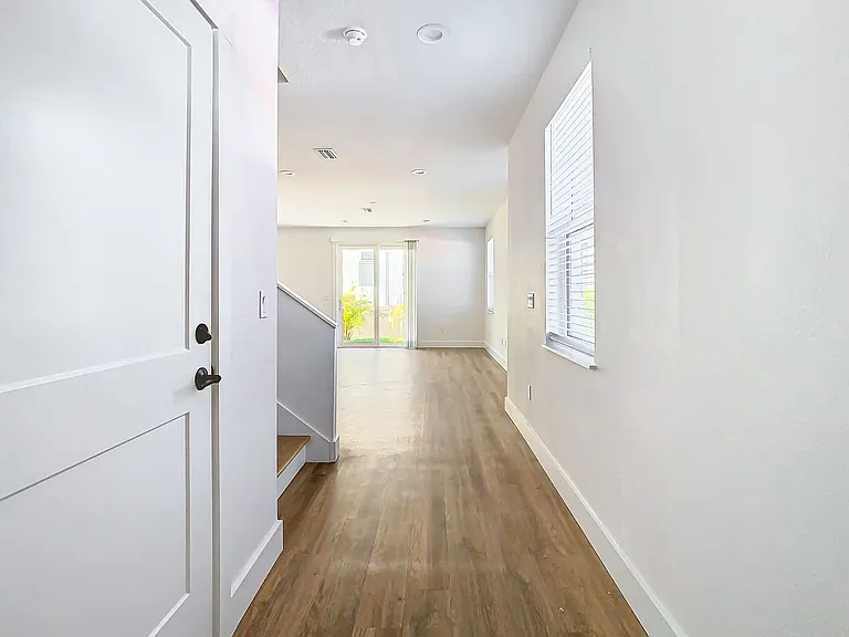 6235 S Manhattan Ave #8 — Photo 6