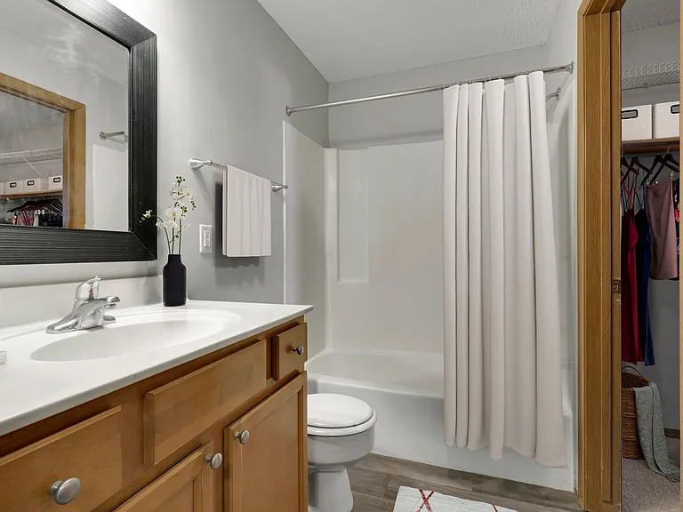 Summer Creek Apartments — Photo 17