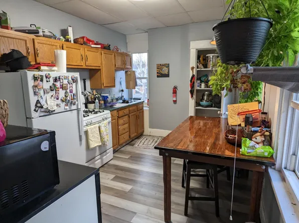 615 Greenfield Ave #2F, Pittsburgh, PA 15207