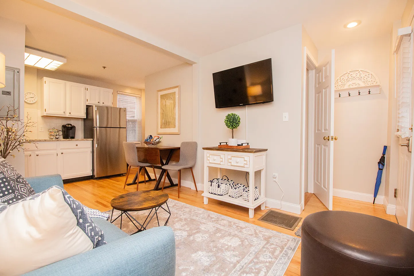 2 bed, 1.5 bath, 900 sqft, $6,825 — Photo 4