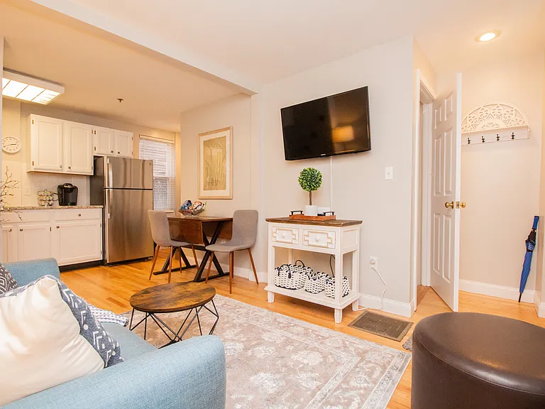 23 Jay St #B — Photo 4