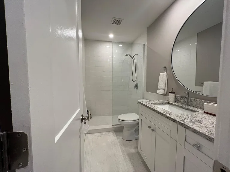 117 Pompano Dr SE #C — Photo 10
