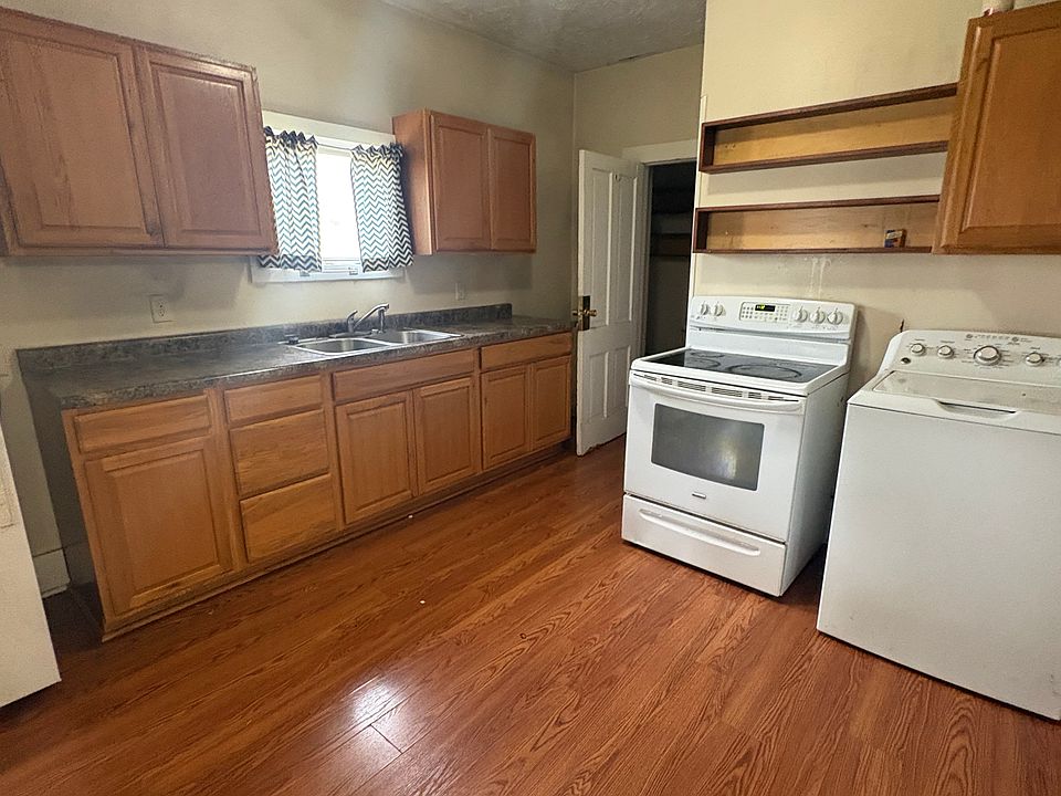 2nd image of 520 Logan St