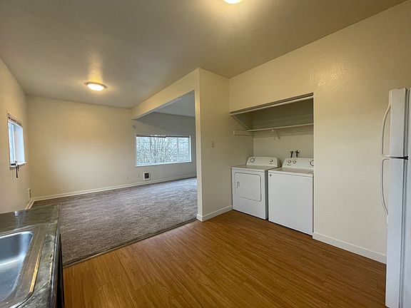 5th image of 806 S Yakima Ave #8