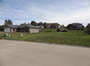 125 Bailey Park Rd, Williamsburg, IA 52361