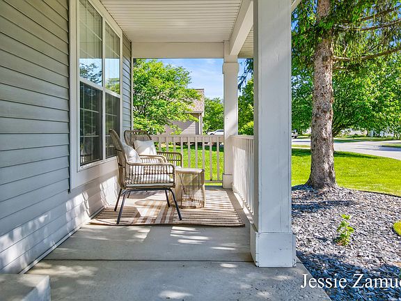 5th image of 5609 E Grove Dr SE